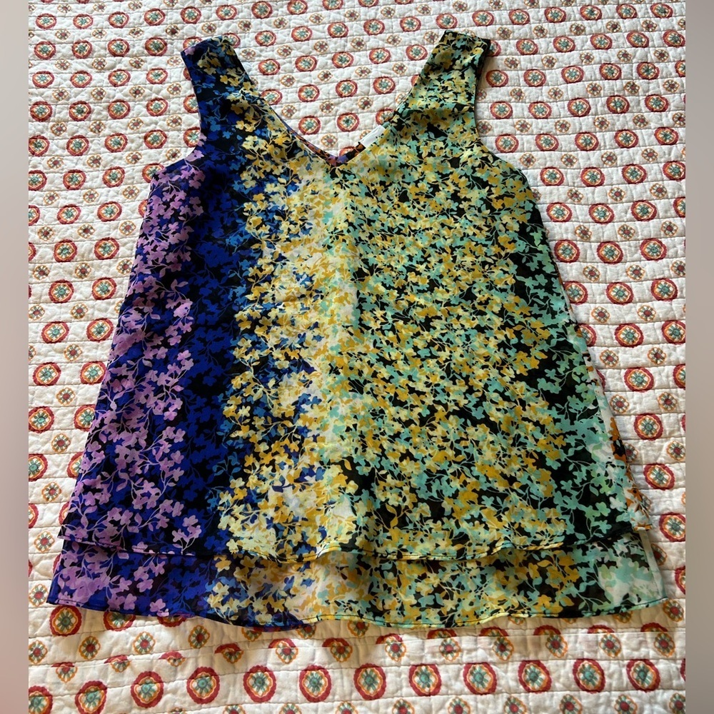 EUC CAbi Floral Merry Go Round Flower Blouse Tank size XS